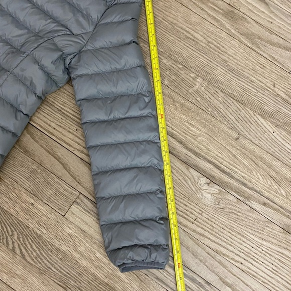 NWT Quince Silver/Gray Hooded Lightweight Down Puffer Jacket Coat - M - Picture 8 of 11